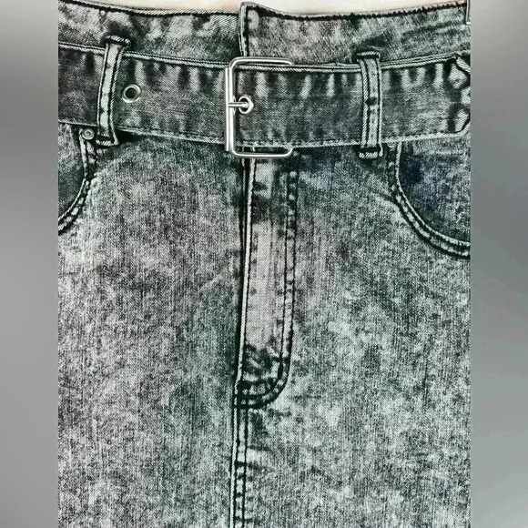 Refuge Denim Acid Wash Black Denim High Waisted Belted Skirt Size Medium - Picture 2 of 8